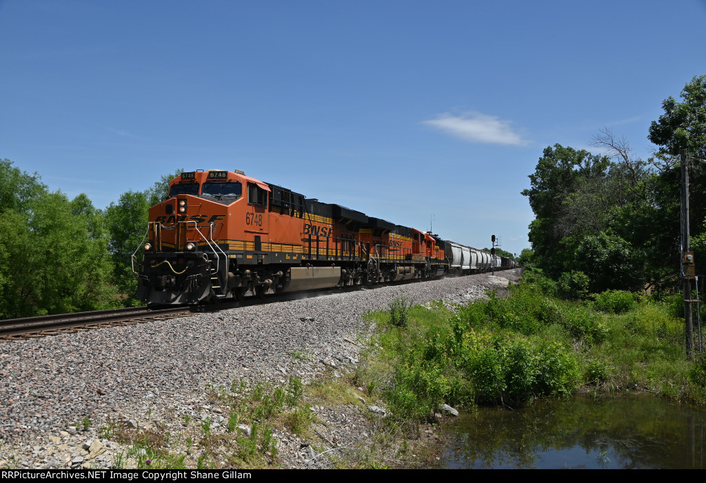 BNSF 6748